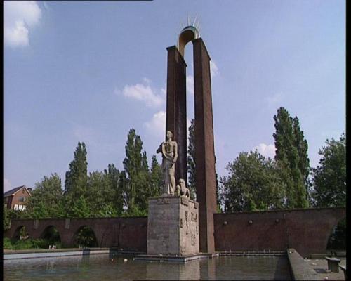 Het Van Heutsz-monument op de Apollolaan in Amsterdam