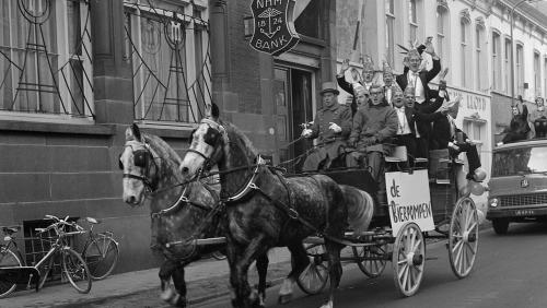 Carnavalsoptocht Bierpompen 